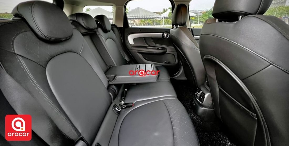 Mini Countryman S (F60) Interior Rear