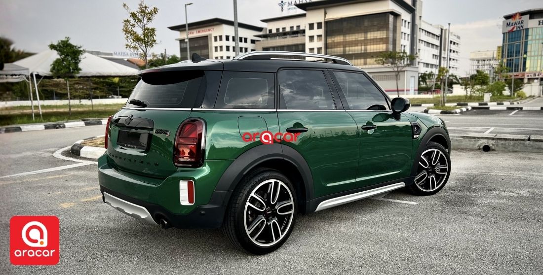 Mini Countryman S (F60) Side Rear View